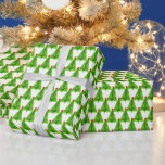 Papier Cadeau Funky Bright Green Christmas Tree Motif Festif<br><div class="desc">Un motif de Noël à la mode et vert vif sur fond blanc.</div>