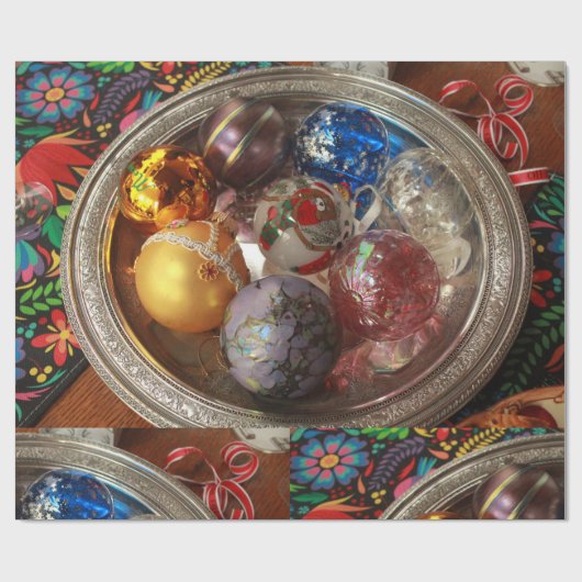 Papier Cadeau Glass ornaments in silver box with folk art (Plat)