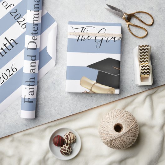 Papier Cadeau Glossy Wrapping Paper Blue Stripe Graduate 2026 (Artisanat)