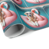 Papier Cadeau Golden Retriever Floating In a Flamingo Pool Toy (Coin rond)