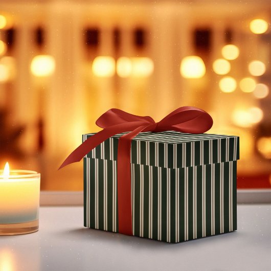 Papier Cadeau Grandes Blancs Sur Motif De Noël Vert
