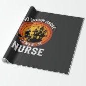 Papier Cadeau Graphisme de costume de balai de sorcière d'infirm (Déroulé)