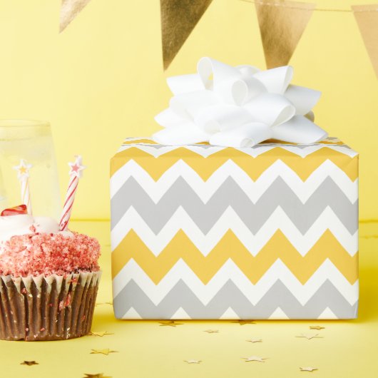 Papier Cadeau Gris et jaune Zigzag Chevron Stripes (Fête d'anniversaire)