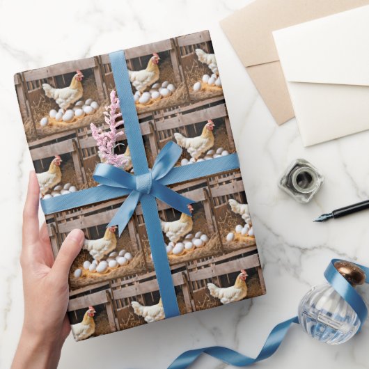 Papier Cadeau Hen Dans Cuisson De Poulet Avec Oeufs (Cadeaux)