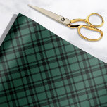 Papier Cadeau Hunter Green Scottish Tartan Plaid Holiday<br><div class="desc">Cette conception festive papier d'emballage de vacances dispose d'un chasseur classique mais moderne / pin vert et noir écossais écossais plaid à motif arrière - plan. L'arrière - plan vert peut être customisé à toute autre couleur que vous préférez.</div>