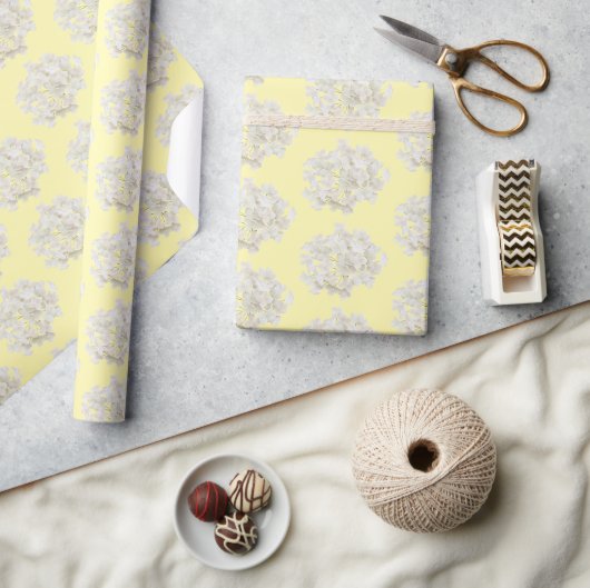 Papier Cadeau Hydrangea Blanche sur Fond Jaune Pastel (Artisanat)