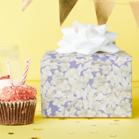 Papier Cadeau Hydrangée Blanche Sur Pastel Purple (Fête d'anniversaire)