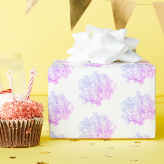 Papier Cadeau Hydrangée S'Éclate Sur Blanc (Fête d'anniversaire)
