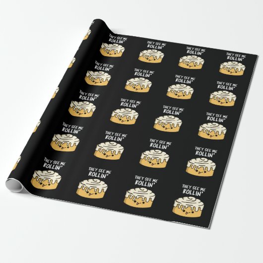Papier Cadeau Ils Me Voient Rollin Funny Cinnamon Roll Pun Dark  (Déroulé)