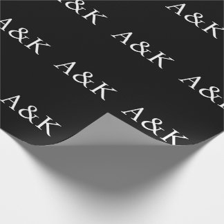 Papier Cadeau Initiales personnalisées sur un cadeau de mariage