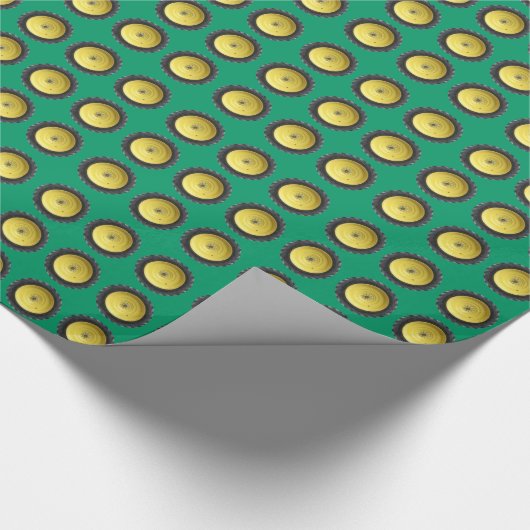 Papier Cadeau Jaune Tractor Roue sur Arrière - plan vert (Coin)