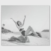 Papier Cadeau Jeune femme attirante en bikini sur la plage (Plat)