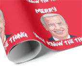 PAPIER CADEAU JOE BIDEN PORTANT SANTA HAT THE THING (Coin rond)