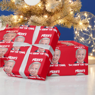 PAPIER CADEAU JOE BIDEN PORTANT UN CHAPEAU DE PÈRE NOËL LA CHOSE
