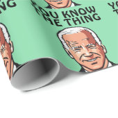 PAPIER CADEAU JOE BIDEN "THE THING" LIVRE DE NOËL (Coin rond)