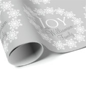 Papier Cadeau JOIE Famille de Noël Silver Grey White Snowflake (Coin rond)