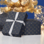 Papier Cadeau Joli Snowflakes Gold Dark Blue Christmas<br><div class="desc">Voici notre Papier d'enveloppement de Noël Frost de minuit, un choix luxueux et élégant pour vos besoins de cadeaux de vacances. Les teintes profondes et enchanteresses de l'arrière - plan bleu foncé créent un sentiment de mystère et de sophistication, faisant de chaque cadeau enveloppé une oeuvre d'art. Orné de super...</div>