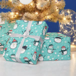 Papier Cadeau Joli Snowmen Snowflakes Green Christmas<br><div class="desc">Enveloppez vos cadeaux de vacances avec un charme festif à l'aide de cet adorable papier d'emballage vert de Noël. L'arrière - plan vert vif offre une toile vibrante pour un motif amusant et moderne, avec des bonhommes de neige ludiques et des flocons de neige délicats. Ce design gai capte la...</div>