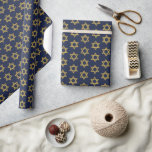 Papier Cadeau Joyeux Hanoukka Chanukah Livre d'enveloppement de<br><div class="desc">La conception simulée de feuille d'or Faux est incorporée dans cette conception.Vous pouvez trouver d'autres éléments de coordination dans notre collection "Happy Hanoukka Chanukah".</div>