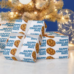 Papier Cadeau Joyeux Jours de Challah Hanoukka Chanukah Holiday<br><div class="desc">Il présente une illustration originale d'une miche de pain d'allah tressé, avec HAPPY CHALLAH DAYS dans une police amusante. Idéal pour les cadeaux Hanoukka ! Sacs-cadeaux, tissus, ruban et étiquettes-cadeaux correspondants disponibles. Cette illustration est également disponible sur d'autres produits. Ne vois-tu pas ce que tu cherches ? Vous avez besoin...</div>