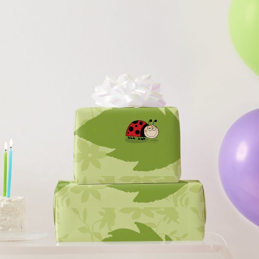 Papier Cadeau Ladybug Sur Un Papier D'Enveloppement De La Feuill