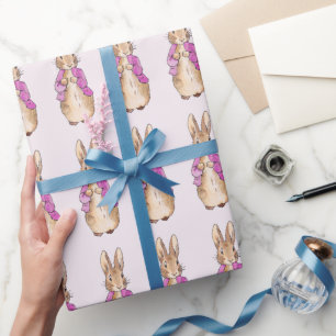 Papier Cadeau Lapin classique portant une veste rose