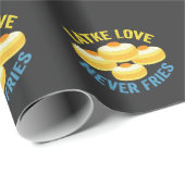 Papier Cadeau Latke Love Never Fries Funny Jewish Hanoukka Don (Coin rond)