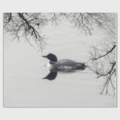 Papier Cadeau Le dingue commun nage dans un lac du nord en hiver (Plat)