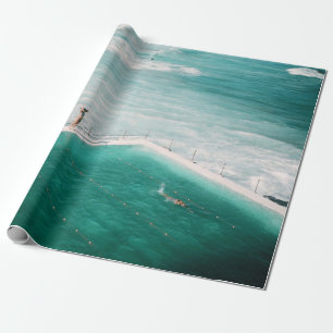 Papier Cadeau Les gens debout et nager à la piscine besi