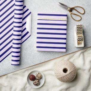 Papier Cadeau Lilac et rayures blanches motif avec bleu marine