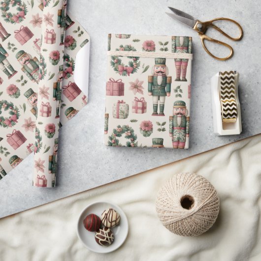 Papier Cadeau Lush Florals with Holiday Nutcracker (Artisanat)