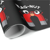 Papier Cadeau Mag-nut Funny Magnet Pun Fond Sombre (Coin rond)