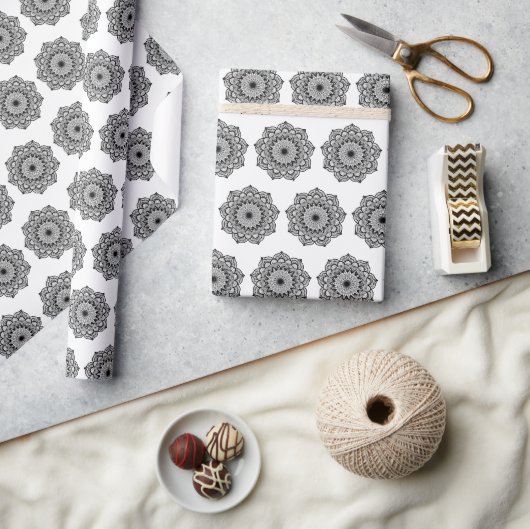 Papier Cadeau Mandala noir sur fond blanc (Artisanat)