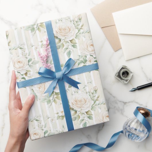 Papier Cadeau Mariage aux Roses Blanches aux Teintes Roses Fleur (Cadeaux)