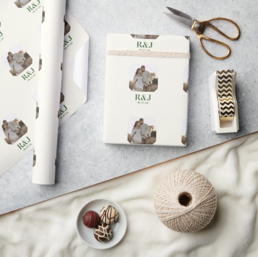 Papier Cadeau Mariage Couple Ajouter Photo Vert Monogramme (Artisanat)