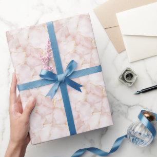 Papier Cadeau Mariage Floral aux Pétales de Rose Rose Pâle Doré