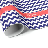 Papier Cadeau Marine Bleu Blanc Chevron Corail Nom rouge Monogra (Coin rond)