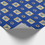 Papier Cadeau Ménorah d'or et étoile de David Fêtes juives<br><div class="desc">Gold Foil Star de David et Menorah design Hanoukka,  Rosh Hashanah,  Pâque,  N'importe quel papier cadeau de célébration juive. Cartes de correspondance,  invitations de fête et cadeaux disponibles dans la catégorie Jours fériés / Hanoukka de notre magasin.</div>