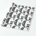 Papier Cadeau Monogramme G Modèle floral noir et blanc initial<br><div class="desc">Monogramme G Le papier d'emballage initial à motif floral noir et blanc peut être customisé avec une image, un nom, un texte, un logo ou une photo. Changez l'arrière - plan blanc à n'importe quelle nuance de bleu, vert, jaune, orange, rose, rouge, marron et violet. Idéal pour envelopper Noël, anniversaire,...</div>