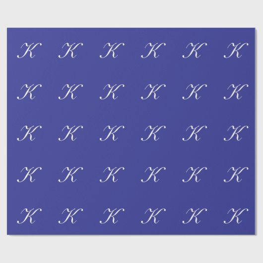Papier Cadeau Monogramme « K » Blanc sur Fond Bleu (Plat)