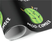 Papier Cadeau Moo-concombre Funny Veggie Cucumber Pun Dark BG (Coin rond)