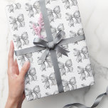 Papier Cadeau Motif à la mode simple et élégant<br><div class="desc">Aquarelle Papier d'enveloppement de la caverne gris clair. Ajoutez une touche de charme classique à vos cadeaux avec ce papier d'emballage chic avec un motif d'arc gris clair et blanc aquarelle. Parfait pour les douches nuptiales, les baby showers, les mariages ou toute occasion, ce design allie élégance intemporelle et atmosphère...</div>