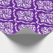 Papier Cadeau Motif damassé blanc sur emballage pourpre (Coin)