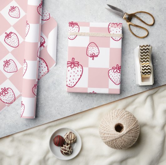 Papier Cadeau motif de damier mignon fraise (Artisanat)