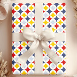 Papier Cadeau Motif de diamant géométrique de la marine jaune ro<br><div class="desc">Ajoutez une touche audacieuse et moderne à votre cadeau grâce à ce papier d'emballage géométrique vibrant. Le motif en diamant rouge, jaune et bleu marine attire l'oeil et crée une atmosphère dynamique et festive, idéale pour les anniversaires, les vacances ou toute occasion spéciale. Réalisée à partir de papier de haute...</div>