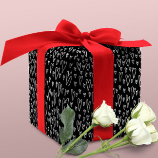 Papier Cadeau Motif élégant de Coeurs Noir et Blanc