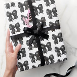 Papier Cadeau Motif élégant de noeud noir simple<br><div class="desc">Papier d'emballage à ruban noir aquarelle. Rehaussez vos cadeaux avec ce papier d'emballage chic et simple présentant un motif de ruban noir aquarelle. Parfait pour un thème de douche de mariée "Tying The Knot", ce design polyvalent fonctionne également magnifiquement pour les anniversaires, les célébrations élégantes ou toute occasion où une...</div>
