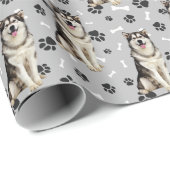 Papier Cadeau Motif Empreinte de patte de chien malamué sur Silv (Coin rond)