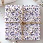 Papier Cadeau Motif floral rustique violet Aquarelle<br><div class="desc">Améliorez votre cadeau grâce à notre enveloppement moderne design floral, ajoutant une touche spéciale à vos cadeaux. Ce joli papier d'emballage boho présente d'élégantes flores d'aquarelle sur un arrière - plan blanc immaculé. Le motif à répétition dans les tons violet et bleu est parfait pour les mariages, les douches nuptiales,...</div>