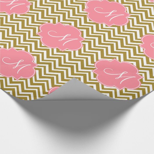 Papier Cadeau Motif Monogram Gold et White Chevron avec rose (Coin)
